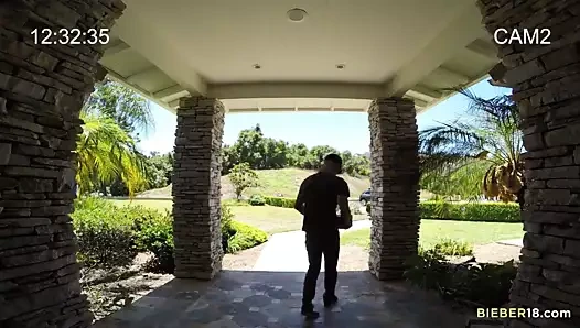 Paket hırsızı büyük bir penisle azarladı