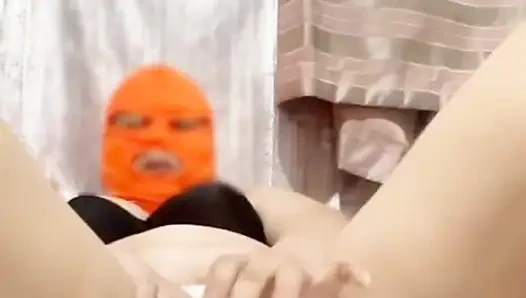 Evli kadın tek başınayken videomu izliyor