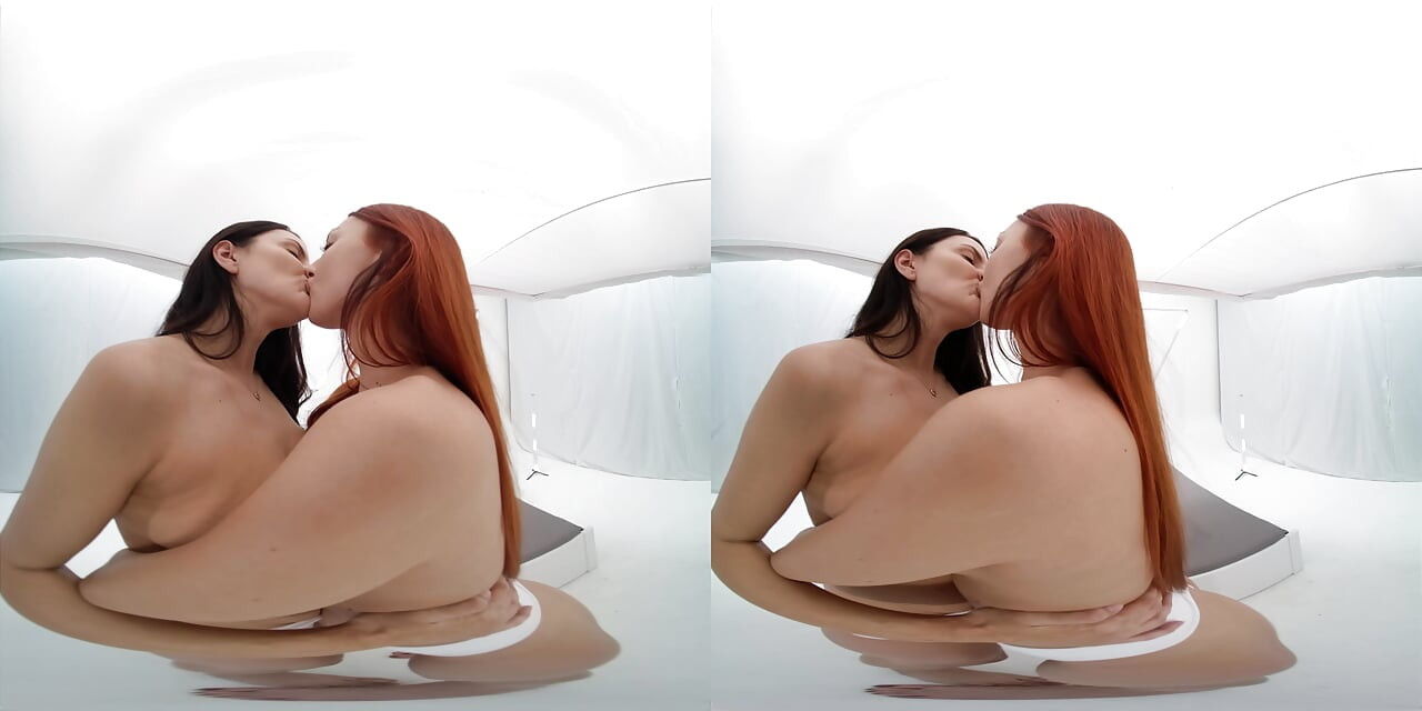 Minik tina ile lezbiyen anal dildo macerası - sanal gerçeklikte