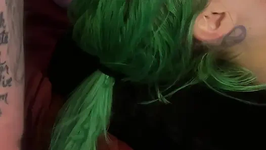 Sevimli kız Amber Green'in yüzü sikiliyor