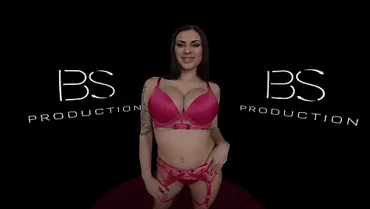 Üçlü seks Billie Star ve Lady Lyne bir adamla sikişiyor