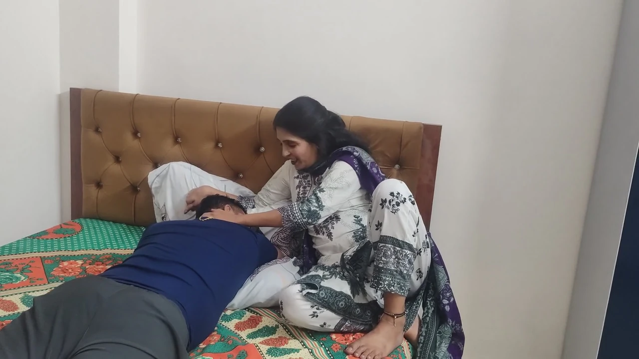 देवर ने भाभी को धोखा दिया और उसके साथ चुदाई सत्र किया