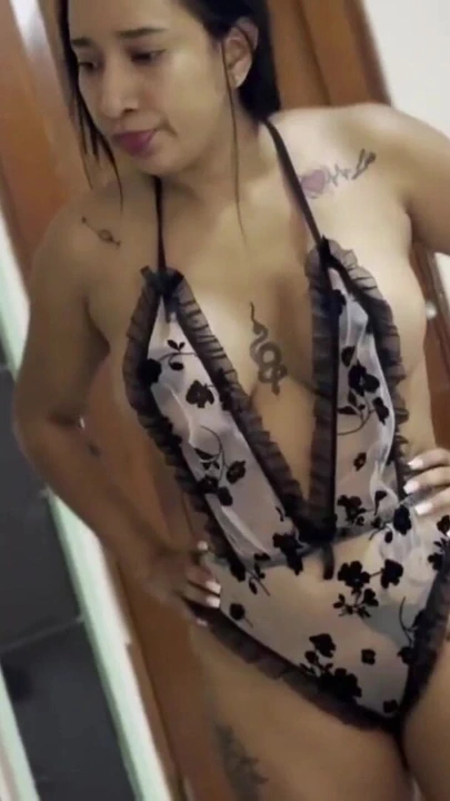 "Latin üvey anne ve üvey oğlu aynı yatağı ve sikişi paylaşıyor" dan heyecan verici an