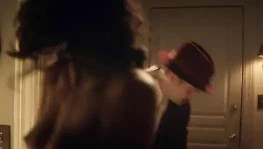 Bilinmeyen esmer aktris - bağ oluyor