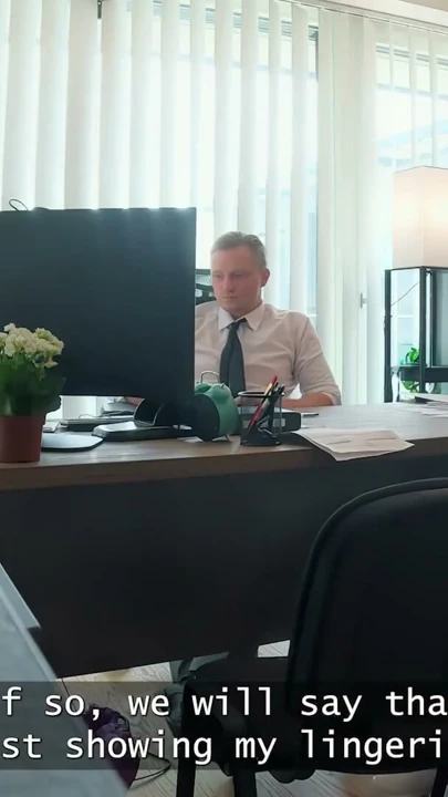 LOAN4K. Masanın üstünde sikmek en iyisi, amcık çok sıcak ve ıslak olduğunda | Bölüm 1