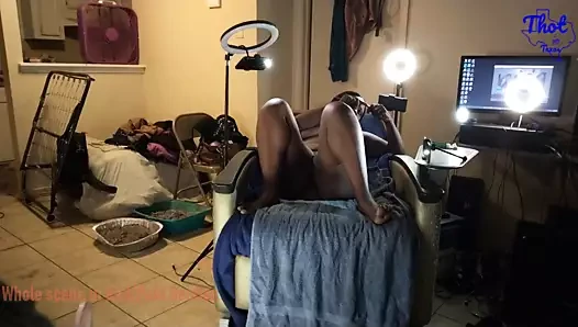 Thot in Texas - güzel kalın bacaklar ve kalçalar