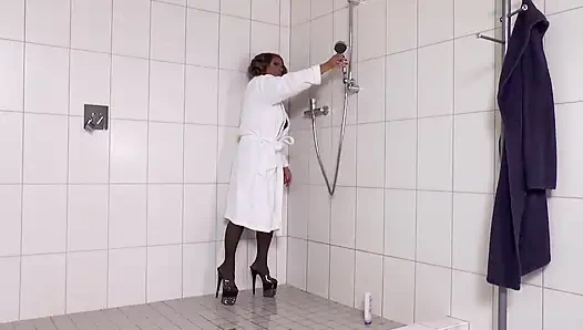 Seksi Suzy büyük yarakla gerçek zevkte kayboldu