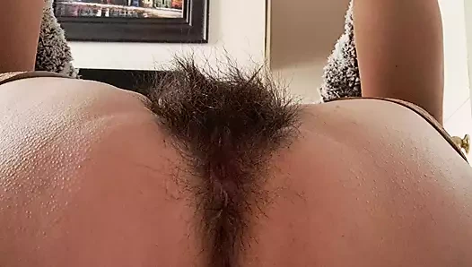 Olgun orta yaşlı seksi sürtük mastürbasyon yapıyor ve dili boşalıyor