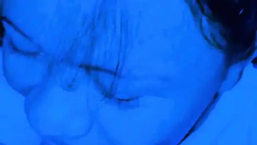 Kocamın arkadaşı yüzüme boşalıyor