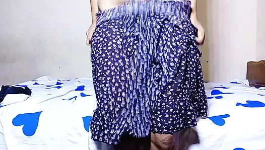 Hintli kız kendini sikiyor