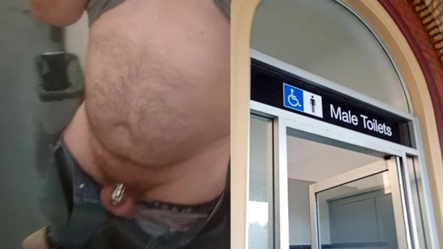 Ayı bekaret kemeri içinde halka açık bir şekilde ifşayı deniyor