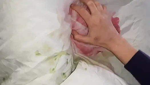 Utangaç oda arkadaşımız bizi cunnilingus ile uyandırdı, sürpriz üçlü seks