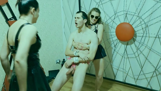 Şiddetli top tokatlama ve tekmeleme