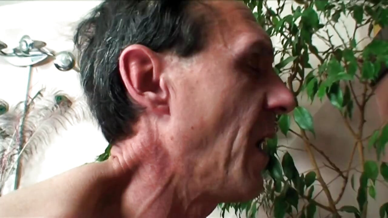 Üvey kız kardeşim o kadar masum değil