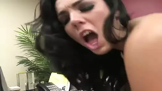 Tiffany Taylor canlı, web kamerası kızı olarak çalışan en yeni bebek olma şansına sahip