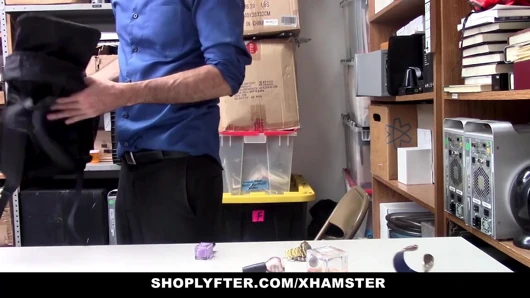 Shoplyfter - lanet bir sıcak Asyalı genç hırsız