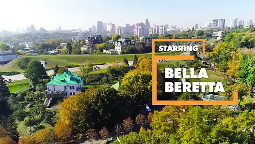 Bakış açısı - bella beretta büyük klitorisli tatlı kız yarak ve döl için geniş açıyor