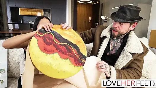 Mürekkepli vixen nomi melone ayak ibadeti sonrası sikiliyor