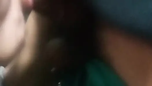 Bulaşık makinesi şefin yarağını emiyor