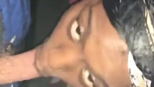 Abanoz kraliçesinin büyük ganimetini sevmek