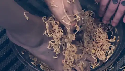 Ayaklarım dilin için gerçek bir egzersiz olacak