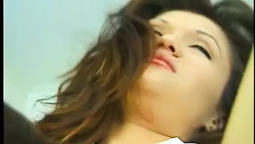 Sevimli hatun büyük sert yarak emiyor