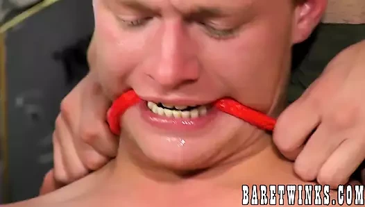 iyi görünümlü twink izci göt delinmiş tarafından iki popo arkadaşlar