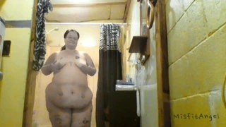 Kızıl saçlı harika götlü beyaz kız şişman götünü ve amcığını gösteriyor