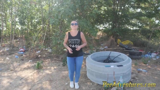 Pipi in her jeans while doing her fitness