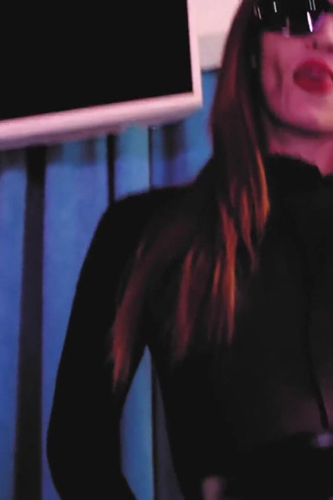 Deri sahibe eva lateks ateşli yemek fetişi bdsm çizmeler orta yaşlı seksi kadın olgun solo sapık dominatrix banyo