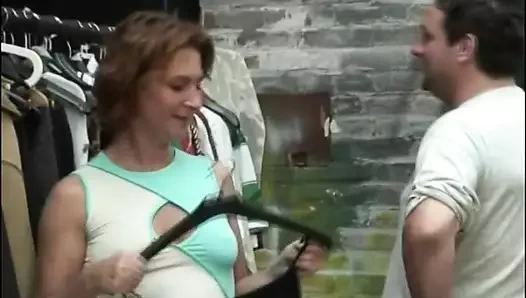 Sevimli Hollandalı amcığını inceliyor