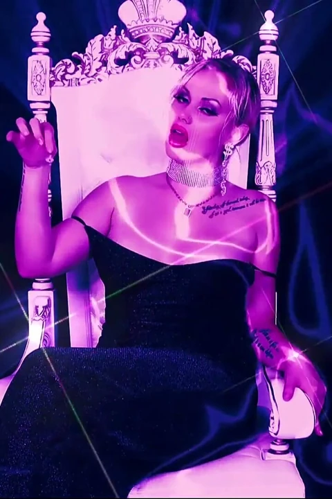Büyüleyici asmr! Bugün seni bekaret kemerine kapatacağım! Anahtar tutağını servis et!