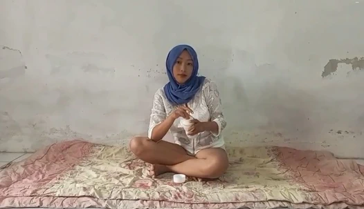 Tesettürlü kız Filipinli erkek arkadaşıyla sikişiyor ve tadını çıkarıyor