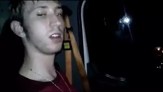 Twink emme horoz at the truck stop ile cim ve yutmak