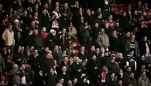 Seksi orta yaşlı seksi kadınlar ve delikanlılar seks partisinde sikiliyor