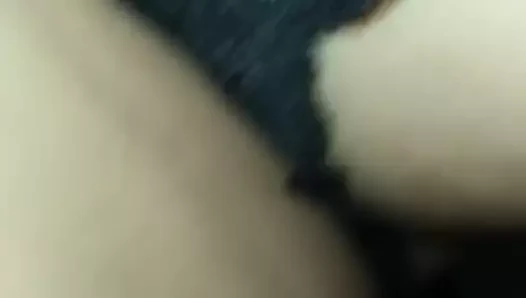 Comiendo el culito de mi amiga