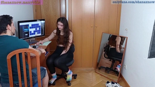 Genç öğrenci şantaj, pov oral seks, ağzına boşalmak, yutmak.