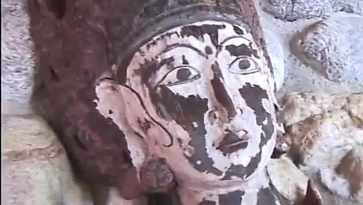 Sarışın fahişe kalın yarakla götten sert sikiliyor ve göğüslerine döl alıyor