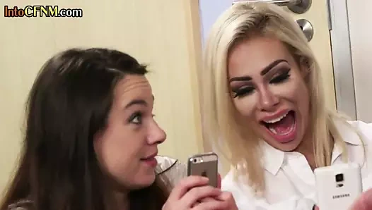 Cfnm ofis metresleri aşağılamak dik patron