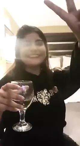 Pakistanlı tiktoker, yerel video, Asyalı adamlar tarafından odada becerdin.