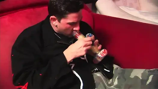 Seksi hatun yaramaz sikicisiyle becerilerini sergiliyor