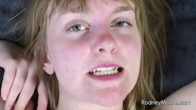 Kıllı doğal tatlı teddy snowflower amcığıyla oynuyor