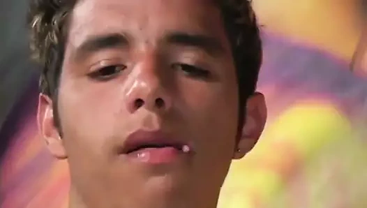 Asılı latino eşcinsel seks üçlü