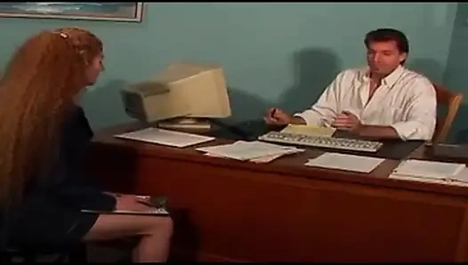 Yaşlı öğretmen genç kaltağı sikmeyi seviyor