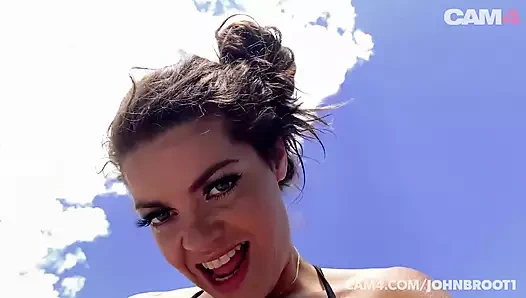 Büyük memeli esmer yarak emiyor ve sikişiyor