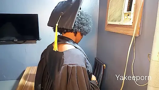 Bana iyi bir not verdiği için öğretim görevlisime iyi bir seksle teşekkür etmeye gitti