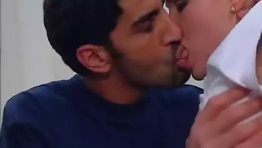 Olması Gerektiği Gibi Hastane Ziyareti... İki hemşire ona iyi davranıyor