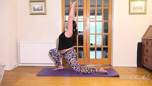 Auntjudys - tombul orta yaşlı seksi kadın Ruby Cattrall ile egzersiz zamanı