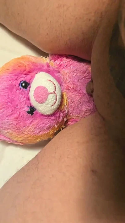 FTM trans erkek amını peluş ayıya sürtüp tek başına zıplıyor