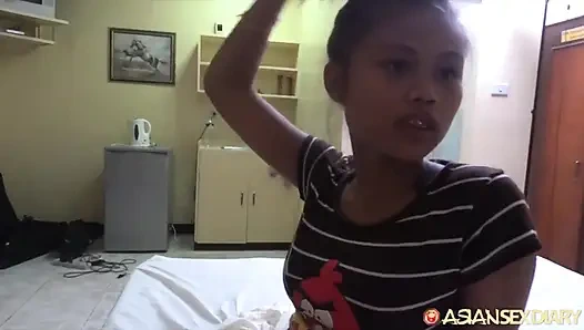 Asiansexdiary minyon Filipinli otel odasında büyük yarakla genişletiliyor